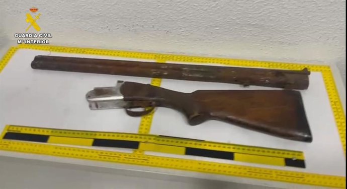 El supuesto arma empleada en el tiroteo en un bar de Carmona.