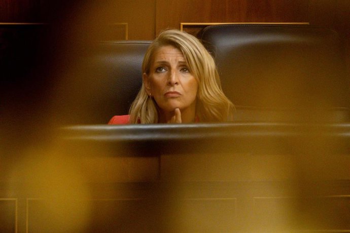 La vicepresidenta segunda y ministra de Trabajo y Economía Social, Yolanda Díaz, en su escaño del Congreso