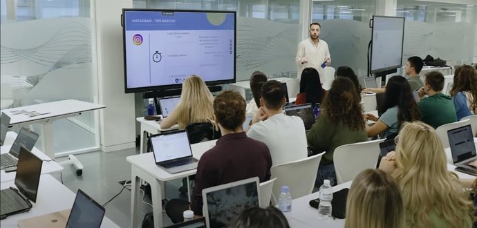Alumnos durante una clase