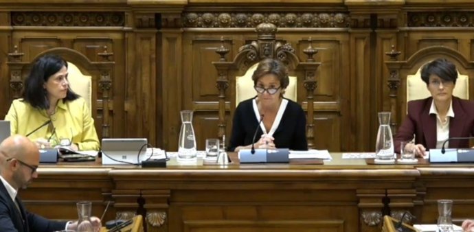 La alcaldesa de Gijón, Carmen Moriyón, preside el Pleno Municipal de Gijón.