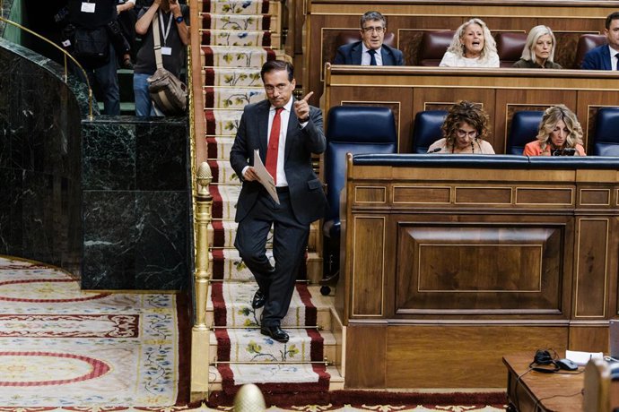 El ministro de Asuntos Exteriores, Unión Europea y Cooperación, José Manuel Albares, tras intervenir durante un pleno en el Congreso de los Diputados, a 10 de septiembre de 2025, en Madrid (España). El Pleno del Congreso debate y vota  las enmiendas de to
