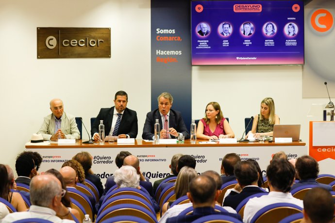 El secretario general y director de la Asociación Valenciana de Empresarios (AVE), Diego Lorente, interviene durante el encuentro informativo ‘Quiero Corredor’, organizado por Europa Press, en el auditorio de CECLOR, a 10 de septiembre de 2025, en 