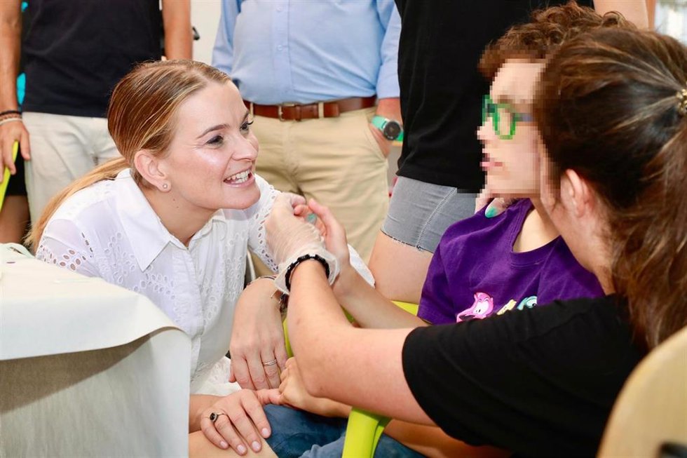 Archivo - La presidenta del Govern, Marga Prohens, en una visita a la Fundación Aspace, en una imagen de archivo