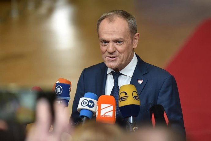Archivo - El primer ministro de Polonia, Donald Tusk, en declaraciones a los medios en Bruselas
