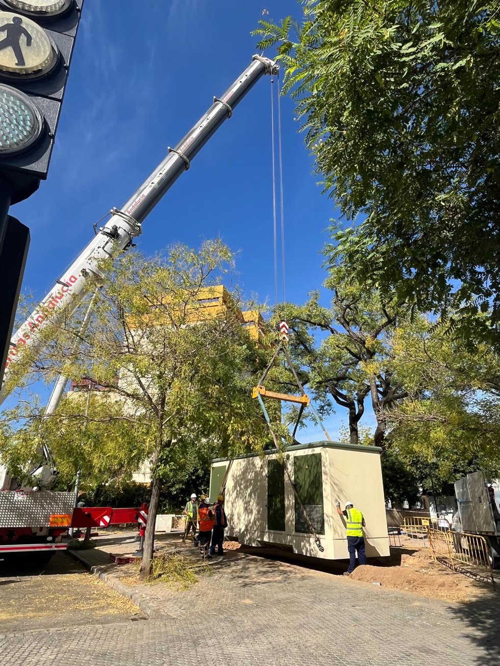 Comienzan los trabajos de instalación de un nuevo centro de transformación para reforzar el suministro de Juan XXIII y La Plata.