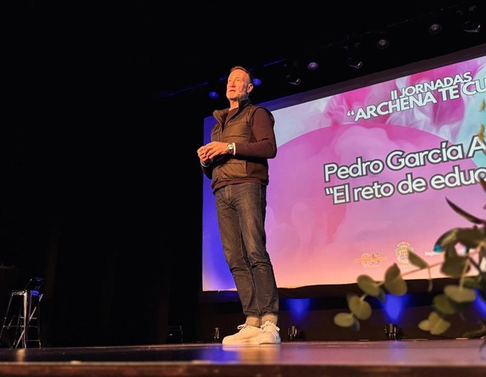 Pedro García Aguado ofrece una charla motivadora a adolescentes en las jornadas 'Archena te cuida'