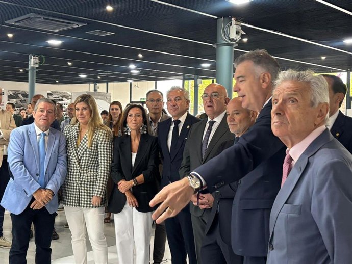 El alcalde de Valladolid, Jesús Julio Carnero, y el presidente de la Cámara de Comercio de Valladolid, Víctor Caramanzana Rey, en la presentación de la 60 edición de la Feria Regional de Muestras.