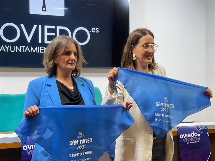 Las concejalas de Políticas Sociales y Festejos, María Velasco y Covadonga Diaz, durante la rueda de prensa de este miércoles.