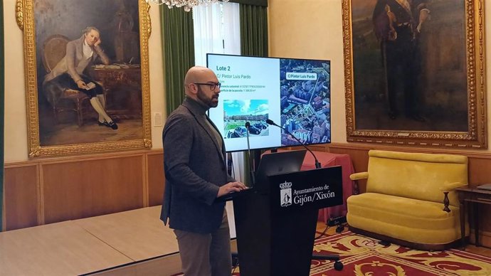 Archivo - El portavoz del Gobierno del Ayuntamiento de Gijón, Jesús Martínez Salvador, en rueda de prensa en el Consistorio gijonés. (Archivo)