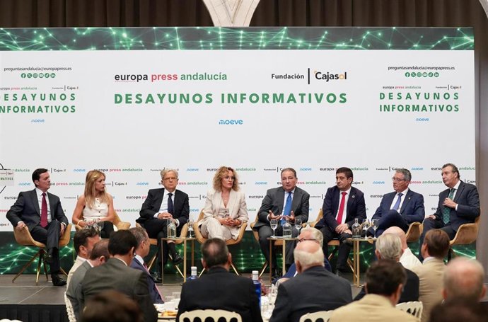 Encuentro informativo con la participación de las ocho diputaciones andaluzas organizado por Europa Press en la Fundación Cajasol.
