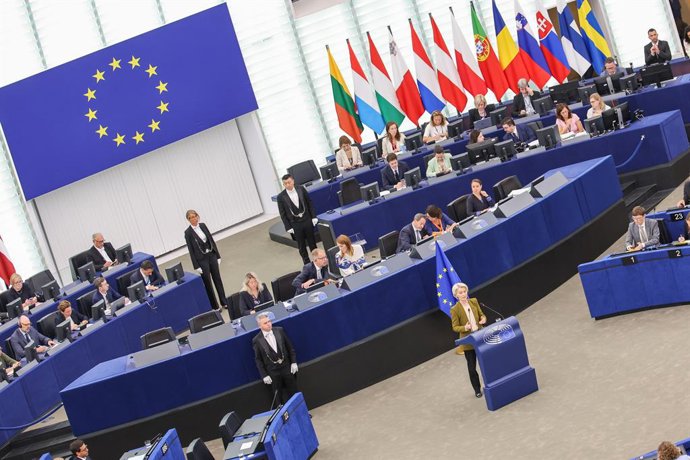 HANDOUT - 10 September 2025, France, Strasbourg: Ursula von der Leyen, President of the European Commission, delivers her 2025 State of the European Union address in front of the Members of the European Parliament in Strasbourg. Photo: Christophe Licoppe/