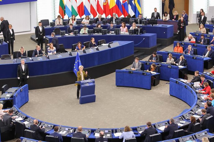 La presidenta de la Comisión Europea, Ursula Von der Leyen, pronuncia su discurso sobre el Estado de la Unión ante la Eurocámara en Estrasburgo