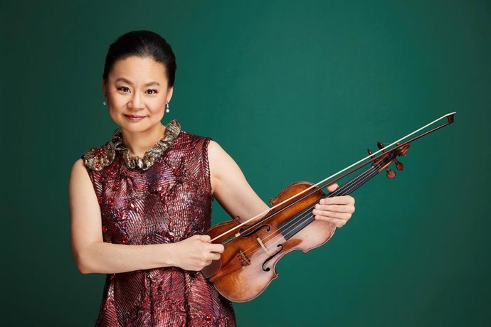La violinista Midori ofrecerá un recital este domingo en el Miguel Delibes.