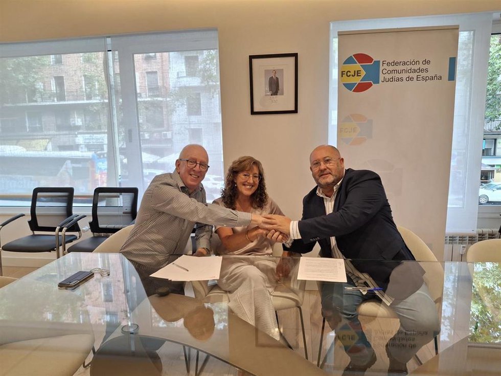 Firma del acuerdo entre la FCJE y Háblame de Sefarad.