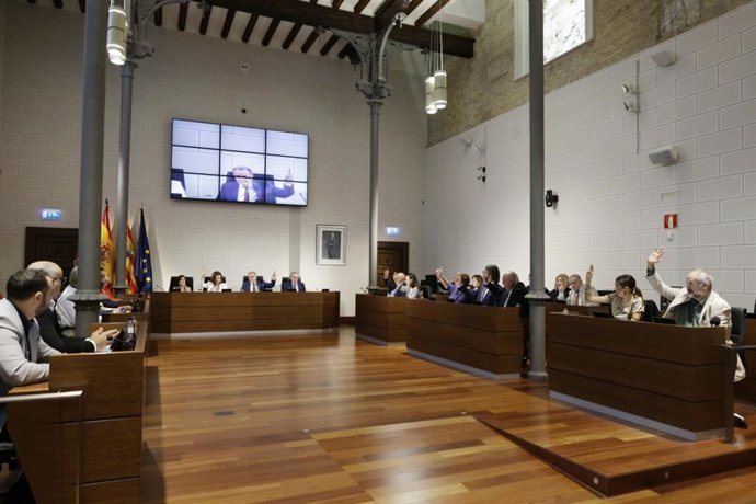 La DPZ ha aprobado una moción presentada de forma conjunta por PSOE, CHA y En Común-IU  instando al Gobiero de Aragón a acoger a los menores no acompañados que le correspondan.