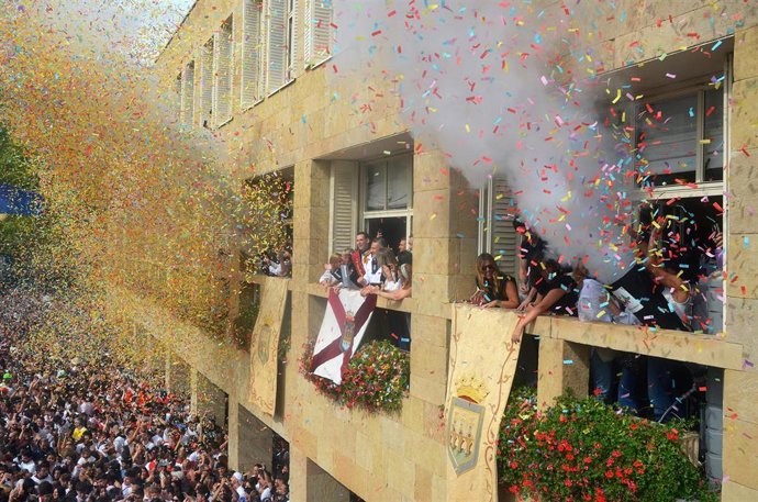 Archivo - El disparo del cochete, uno de los actos en los que hay que extremar la precaución 