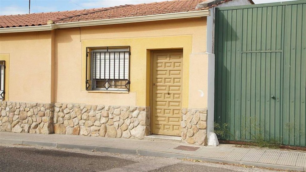 Vivienda de Alberche del Caudillo donde se halló un bebé en un congelador.