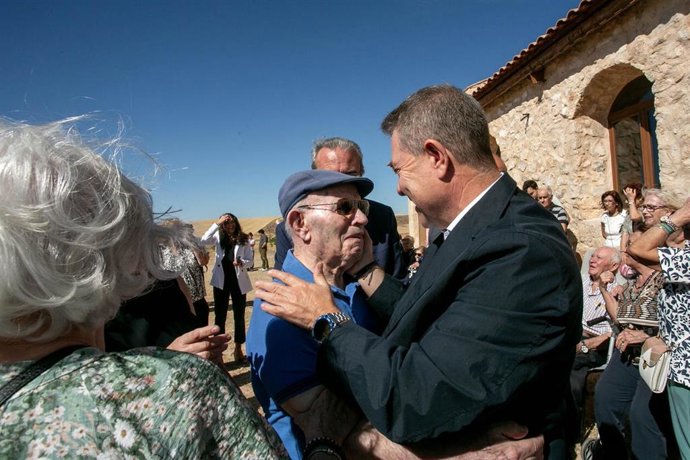 El presidente de Castilla-La Mancha, Emiliano García-Page, inaugura a las el Centro de Interpretación y Trashumancia de la localidad conquense de Villar de la Encina