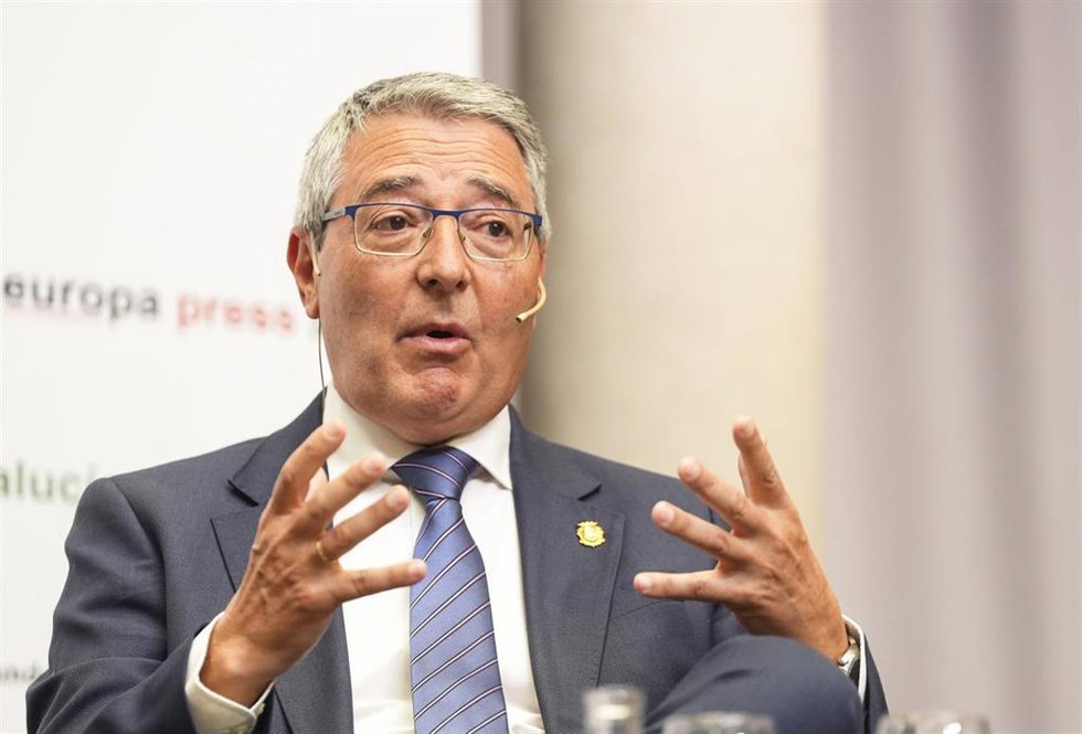El presidente de la diputación de Málaga, Francisco Salado, durante el Desayuno informativo Europa Press: Andalucía desde sus territorios' en la Sede de la Fundación Cajasol, a 10 de septiembre de 2025 en Sevilla (Andalucía, España). 