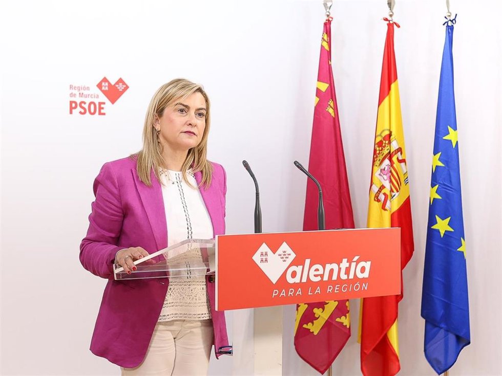 Archivo - La portavoz del Grupo Parlamentario Socialista, Carmina Fernández