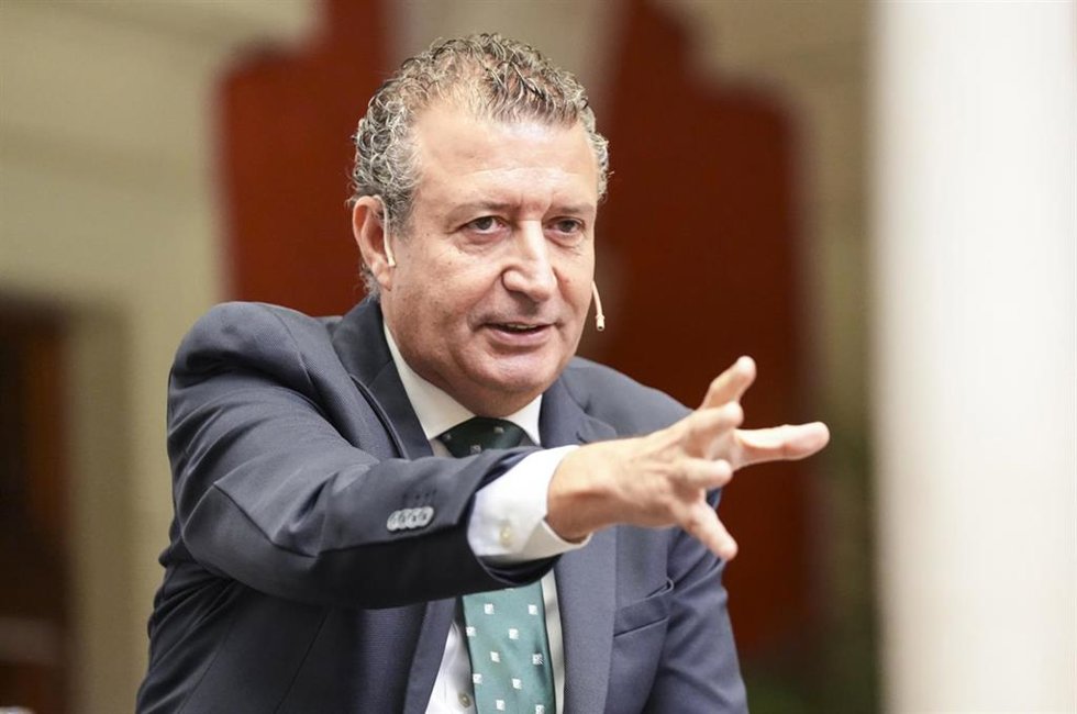 El presidente de la Diputación de Sevilla, Javier Fernandez, durante el desayuno informativo de Europa Press Andalucía desde sus territorios', celebrado en la sede de la Fundación Cajasol. 