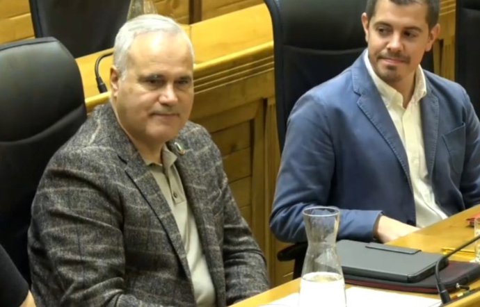 El concejal del PSOE de Gijón Juan José Alonso Ordiales se despide en el Pleno gijonés con motivo de su renuncia al acta de edil.