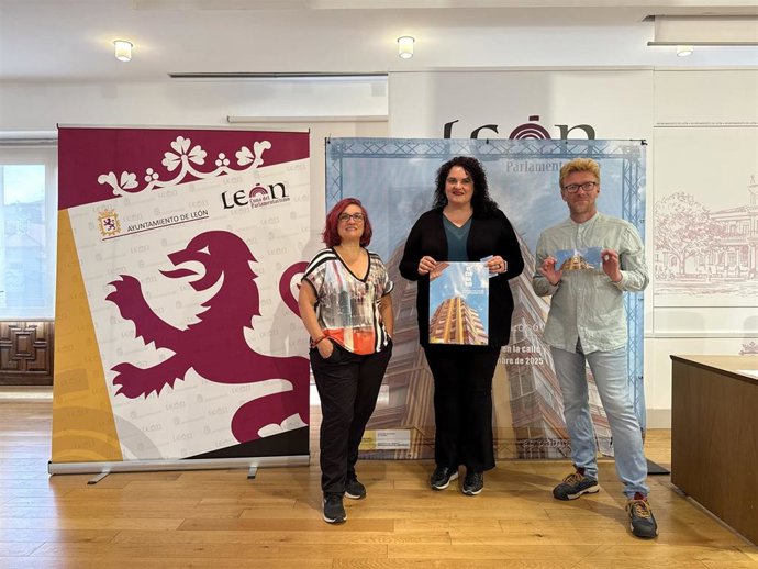 La concejala de Bienestar Social y Juventud, Vera López (centro) y el representante de la Asociación MAL, Manuel Alonso (a su derecha), en la presentación del festival 'Vecindario'.