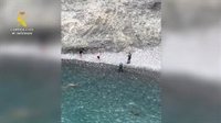 Detenidos dos tripulantes de una 'narcolancha' en las playas de Níjar (Almería) tras una persecución