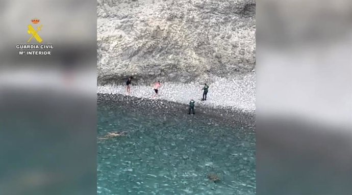 Arresto de dos tripulantes de una embarcación 'go fast' en aguas de Níjar (Almería).