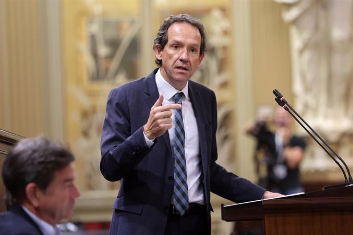 Archivo - El portavoz parlamentario adjunto del PSIB-PSOE, Marc Pons, durante un debate de presupuestos autonómicos en el Parlament.