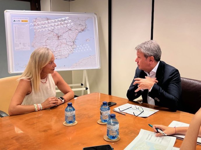 Reunión alcaldesa de Castro con secretario de Estado de Transportes