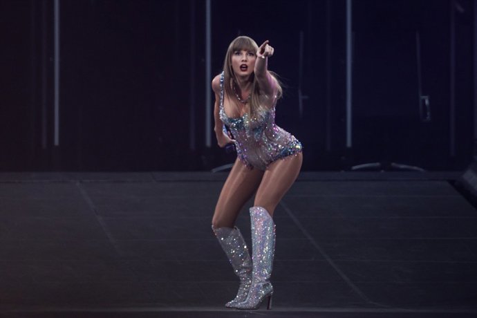 La cantante Taylor Swift durante la primera de sus dos actuaciones en el Estadio Santiago Bernabéu,