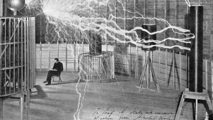 Archivo - Una muestra de 'la Caixa' reivindica en Laredo la figura de Nikola Tesla