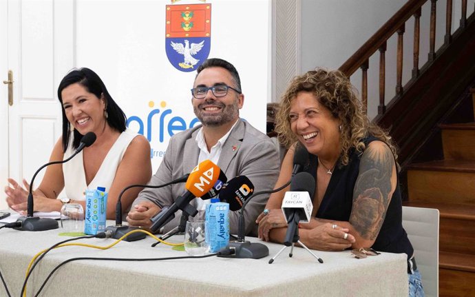 Rosana y el equipo del Ayuntamiento durante la rueda de prensa.