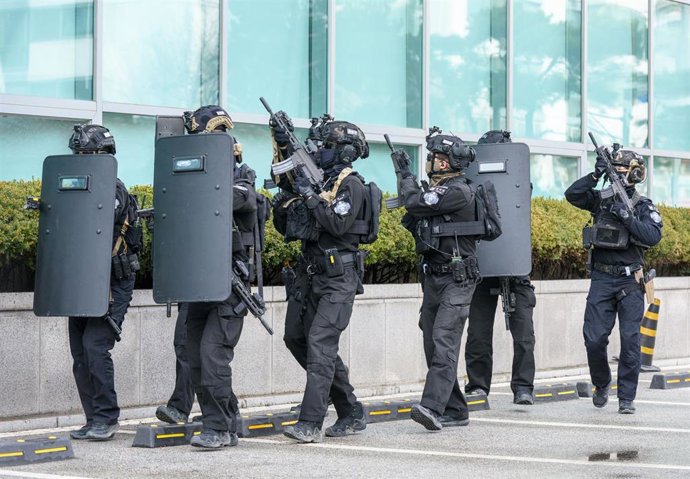 Archivo - Iamgen de archivo de soldados surcoreanos durante una serie de labores de entrenamiento.