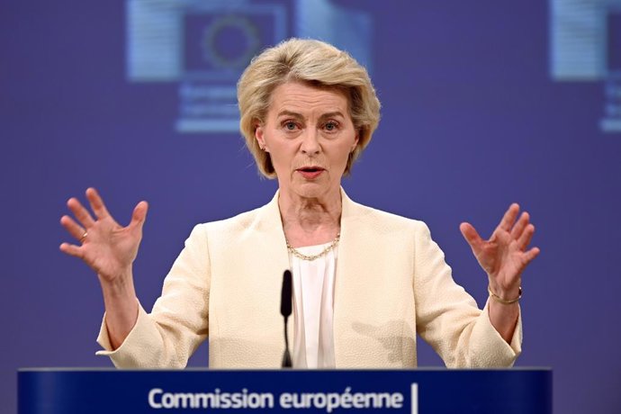Archivo - Arquivo - 16 de julho de 2025, Bélgica, Bruxelas: Ursula von der Leyen, Presidente da Comissão Europeia, fala em uma coletiva de imprensa onde apresenta as propostas da Comissão para o orçamento da UE. Foto: Ansgar Haase/dpa