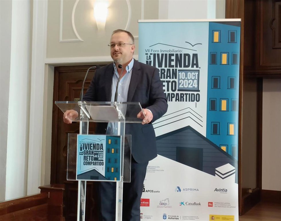 Archivo - El presidente de CAC-Asprocon, Joel García, en una jornada sobre vivienda en Gijón. (Archivo)