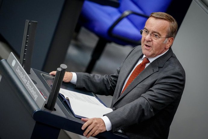 10 September 2025, Berlin: Boris Pistorius, German Minister of Defense, takes part in the government questioning in the plenary chamber of the Bundestag. Photo: Kay Nietfeld/dpa