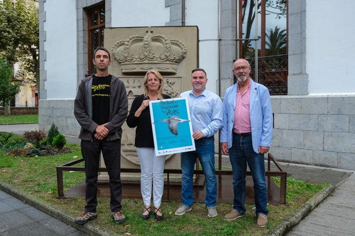 La consejera de Desarrollo Rural, María Jesús Susinos, presentación del cartel del Festival de la Migración de las Aves