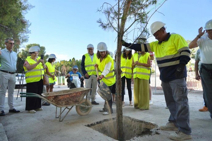 La Consejera Conchita Ruiz Y La Concejala Ascensión Carreño Visitan El Inicio De Las Obras Del Centro De Día Y De Autonomía Personal Para Personas Con Discapacidad De Churra