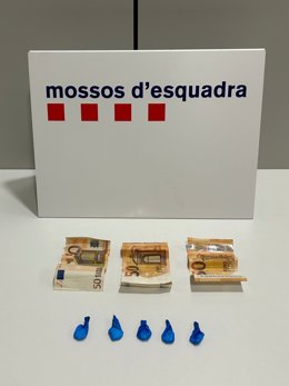 Els diners i la cocaïna intervinguts en l'actuació policial