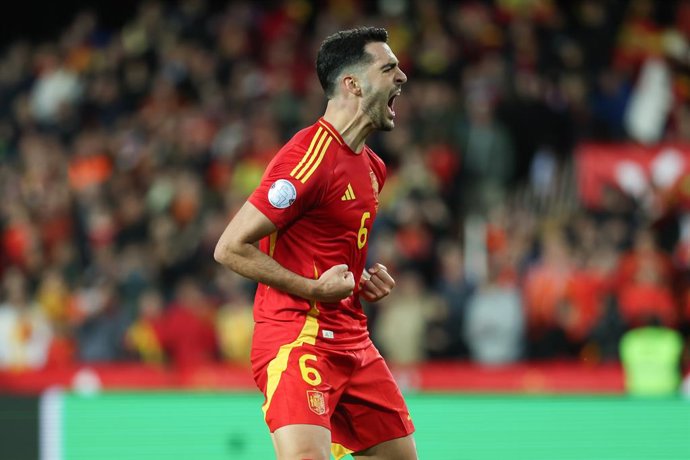 Archivo - Mikel Merino of Spain celebrates after scoring a penalty during the UEFA Nations League Quarterfinal Leg Two match between Spain and Netherlands at Mestalla stadium on March 23, 2025 in Valencia, Spain.
