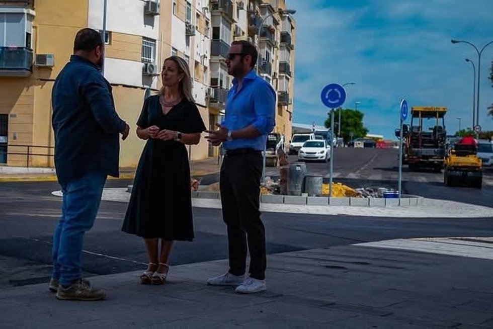 Alcalá de Guadaíra ultima una rotonda en Rabesa.