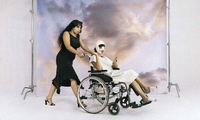 Cartel de 'Del fandom al troleig. Una sàtira del bla bla bla' de Berta Prieto