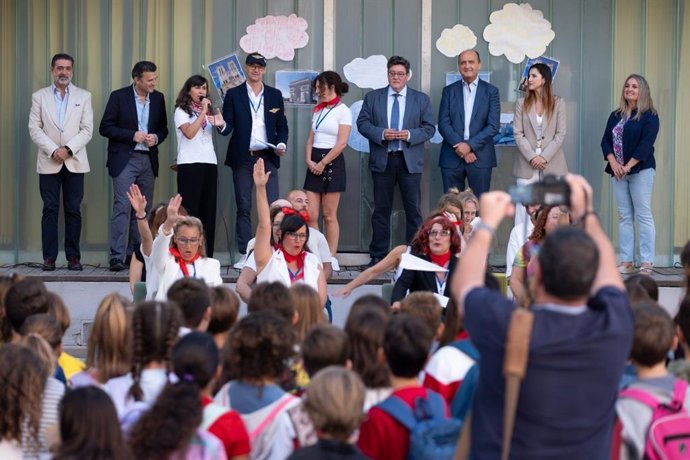 El delegado territorial de Desarrollo Educativo, Formación Profesional, Universidad, Investigación e Innovación en Cádiz, José Ángel Aparicio, en la inauguración del curso escolar desde el CEIP Reyes Católicos de Cádiz