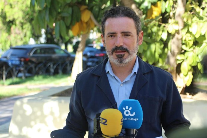 El secretario general del PP de Málaga, José Ramón Carmona, en rueda de prensa.