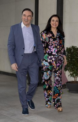 Archivo - El presidente ejecutivo y director de 'El Español', Pedro J. Ramírez, y la abogada Cruz Sánchez de Lara, a su llegada al Cóctel de verano Europa Press 2025, en el Hotel Rosewood Villa Magna, a 7 de julio de 2025, en Madrid (España). El cóctel de