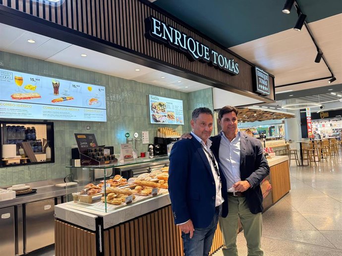Francisco Rivera en la inauguración del nuevo Food Market de Enrique Tomás