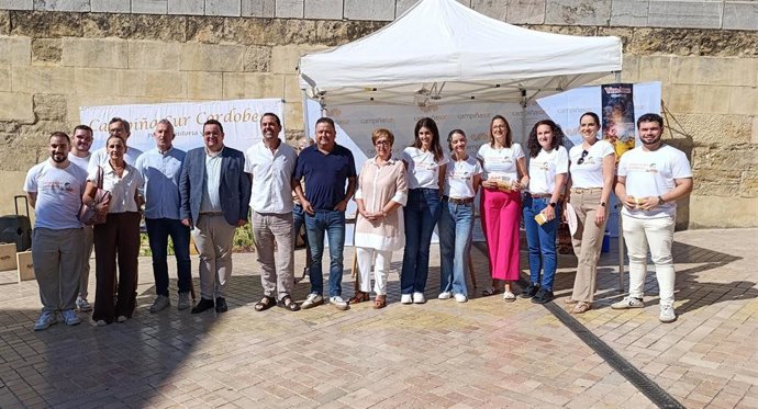 La Mancomunidad de la Campiña Sur Cordobesa impulsa una nueva acción promocional para dar a conocer la riqueza turística de la comarca, con una actividad en el entorno de la Puerta del Puente de Córdoba.