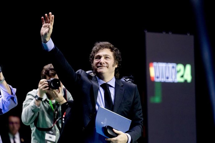 Archivo - El presidente de Argentina, Javier Milei, durante el acto ‘Viva 24’ de VOX, en el Palacio de Vistalegre, a 19 de mayo de 2024, en Madrid (España). El evento, llamado ‘Viva 24’ y organizado por VOX de manera anual, celebra su tercera edición con 